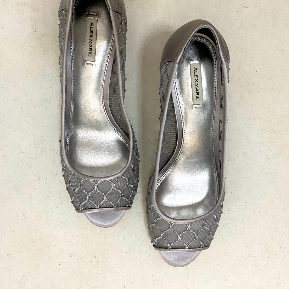 NWT Silver Sparkle Mesh Dress Shoe by Alex Marie with Satin Heel and Peep Toe